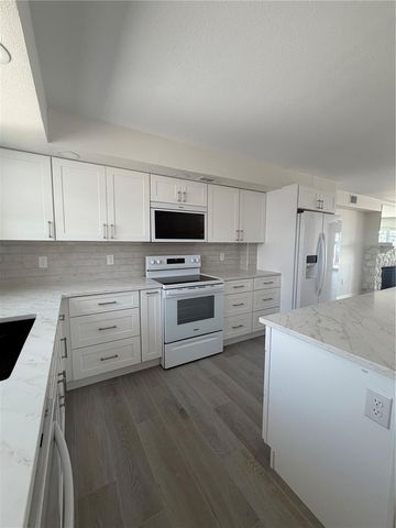 716 BAYWAY BOULEVARD 6, Clearwater Beach, FL 33767