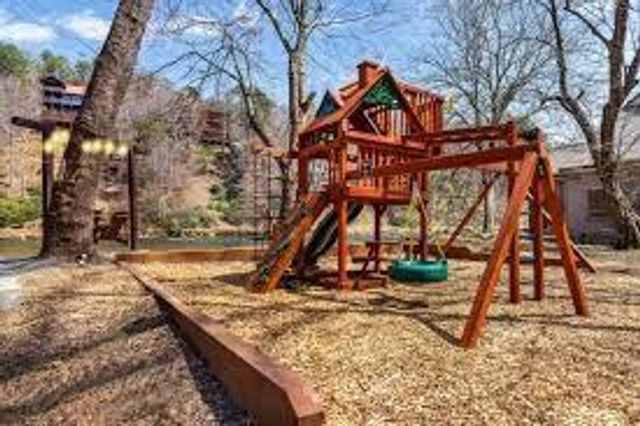 2075 Parody Circle, Ellijay, GA 30540