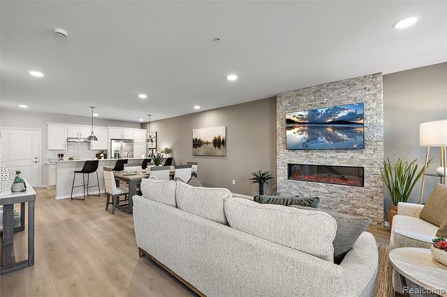 166 Jotham Avenue, Auburn Hills, MI 48326