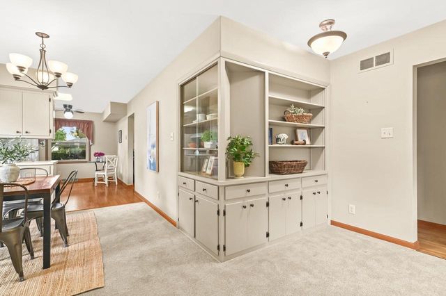 1865 Lone Oak CIRCLE W, Brookfield, WI 53045
