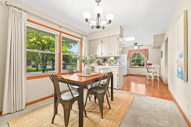 1865 Lone Oak CIRCLE W, Brookfield, WI 53045