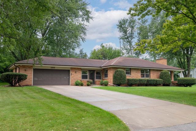 1865 Lone Oak CIRCLE W, Brookfield, WI 53045