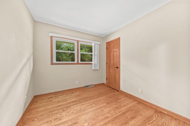 1865 Lone Oak CIRCLE W, Brookfield, WI 53045