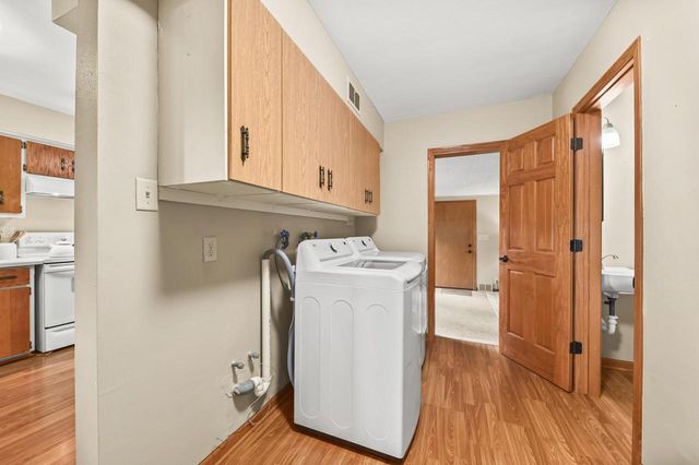 1865 Lone Oak CIRCLE W, Brookfield, WI 53045