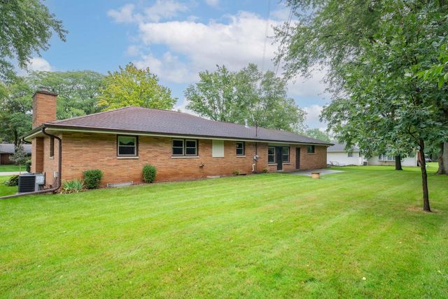 1865 Lone Oak CIRCLE W, Brookfield, WI 53045