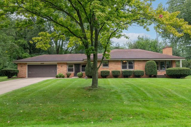 1865 Lone Oak CIRCLE W, Brookfield, WI 53045