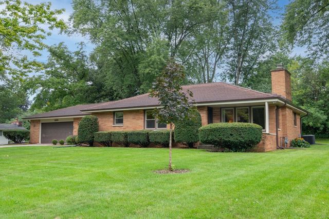 1865 Lone Oak CIRCLE W, Brookfield, WI 53045
