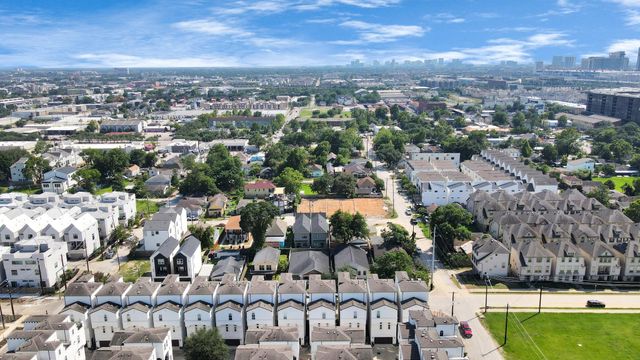 2709 Kennedy Street, Houston, TX 77003