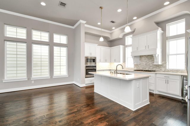 2709 Kennedy Street, Houston, TX 77003