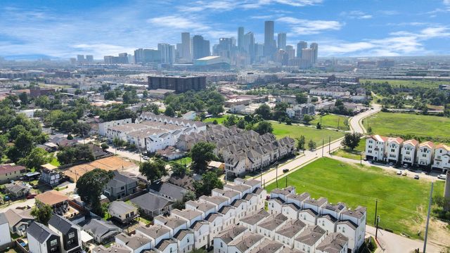 2709 Kennedy Street, Houston, TX 77003