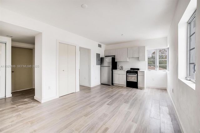 572 NE 67th St 3, Miami, FL 33138