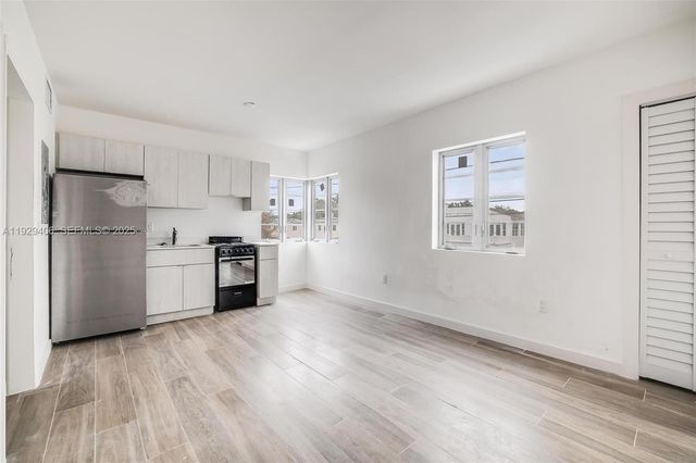 572 NE 67th St 3, Miami, FL 33138