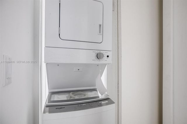 572 NE 67th St 3, Miami, FL 33138