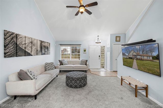 510 Woodland Hills Drive, Walled Lake, MI 48390