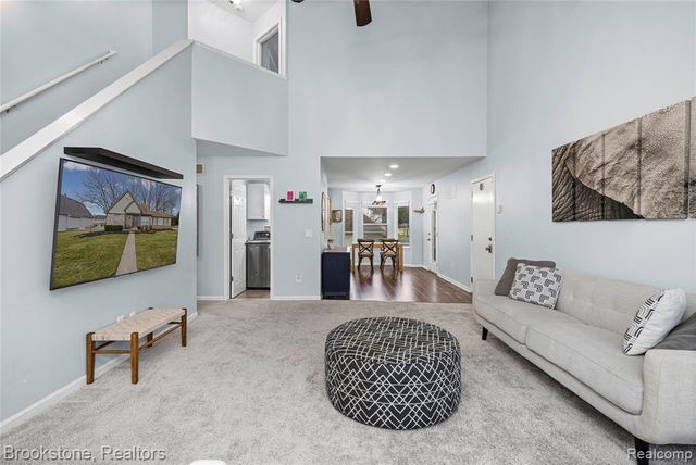 510 Woodland Hills Drive, Walled Lake, MI 48390