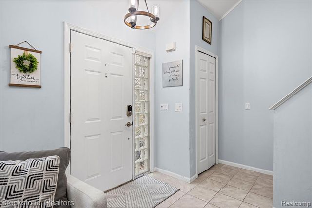 510 Woodland Hills Drive, Walled Lake, MI 48390