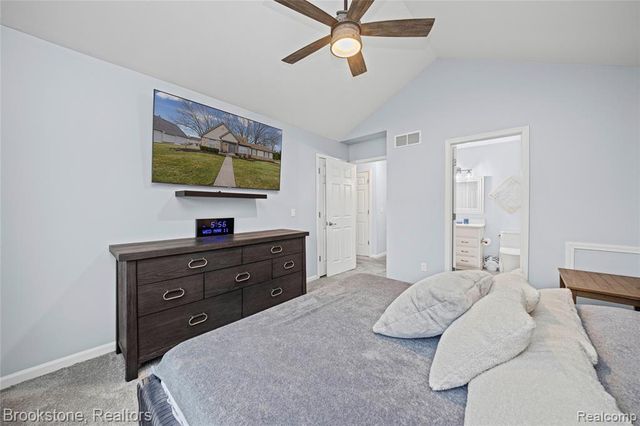 510 Woodland Hills Drive, Walled Lake, MI 48390