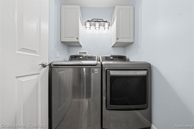 510 Woodland Hills Drive, Walled Lake, MI 48390