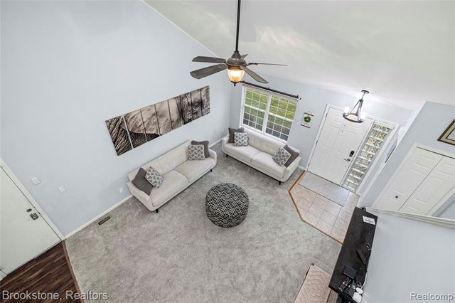 510 Woodland Hills Drive, Walled Lake, MI 48390