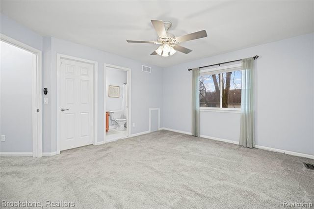 510 Woodland Hills Drive, Walled Lake, MI 48390