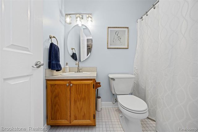 510 Woodland Hills Drive, Walled Lake, MI 48390