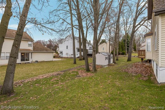 510 Woodland Hills Drive, Walled Lake, MI 48390