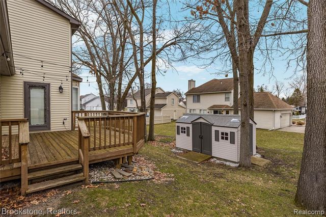 510 Woodland Hills Drive, Walled Lake, MI 48390