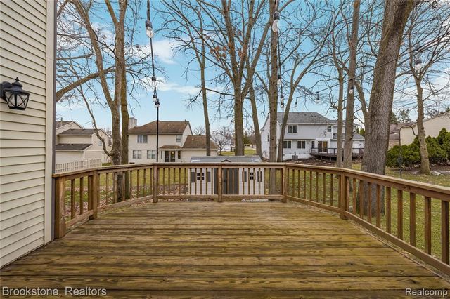 510 Woodland Hills Drive, Walled Lake, MI 48390