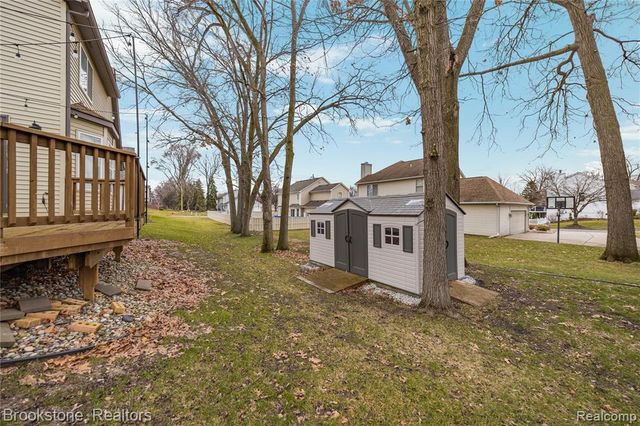 510 Woodland Hills Drive, Walled Lake, MI 48390