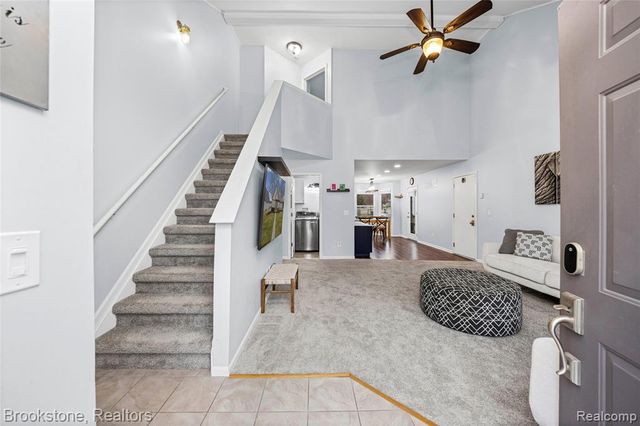 510 Woodland Hills Drive, Walled Lake, MI 48390