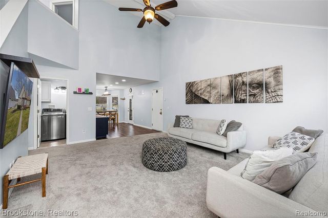 510 Woodland Hills Drive, Walled Lake, MI 48390