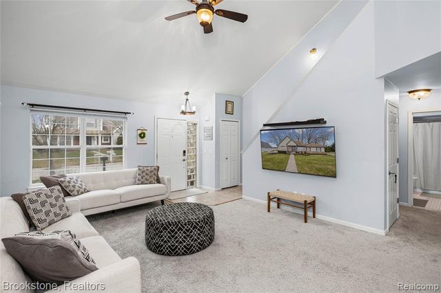 510 Woodland Hills Drive, Walled Lake, MI 48390