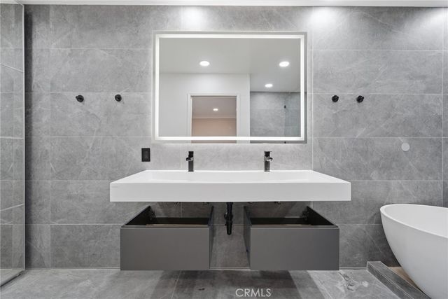 6999 Leilani, Cypress, CA 90630