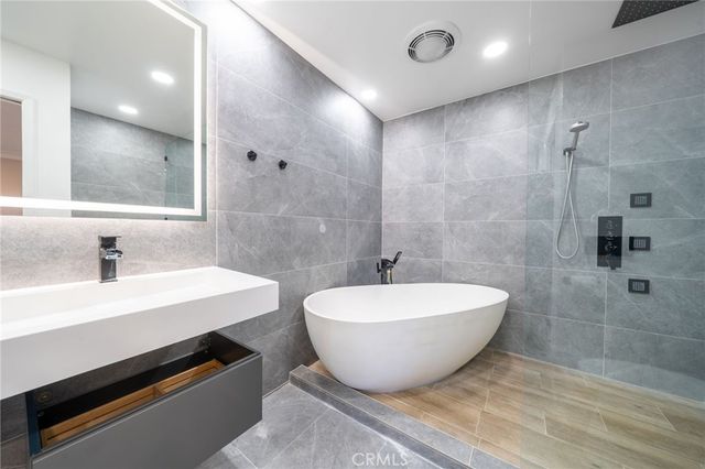 6999 Leilani, Cypress, CA 90630