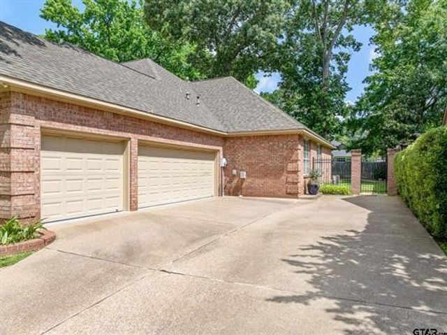 1413 Holly Creek Drive, Tyler, TX 75703