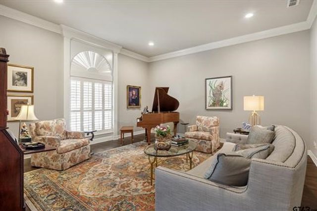 1413 Holly Creek Drive, Tyler, TX 75703