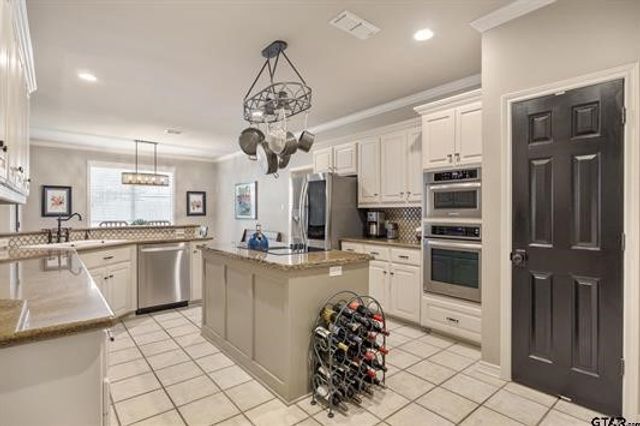 1413 Holly Creek Drive, Tyler, TX 75703
