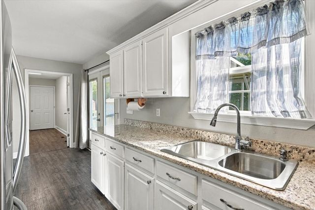 100 Meadows Ln, Mc Ewen, TN 37101