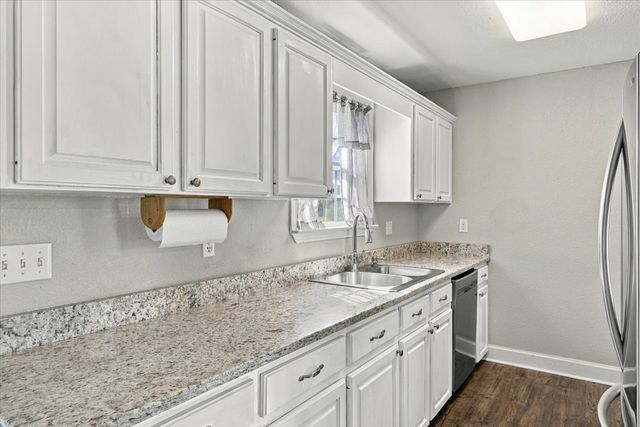 100 Meadows Ln, Mc Ewen, TN 37101