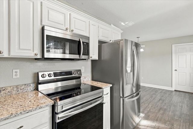 100 Meadows Ln, Mc Ewen, TN 37101