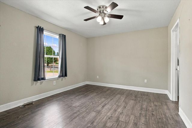 100 Meadows Ln, Mc Ewen, TN 37101