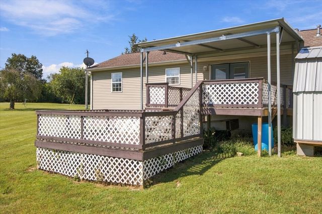 100 Meadows Ln, Mc Ewen, TN 37101