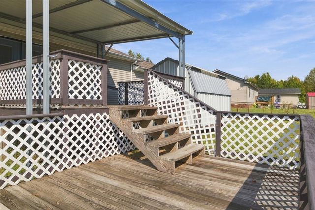 100 Meadows Ln, Mc Ewen, TN 37101