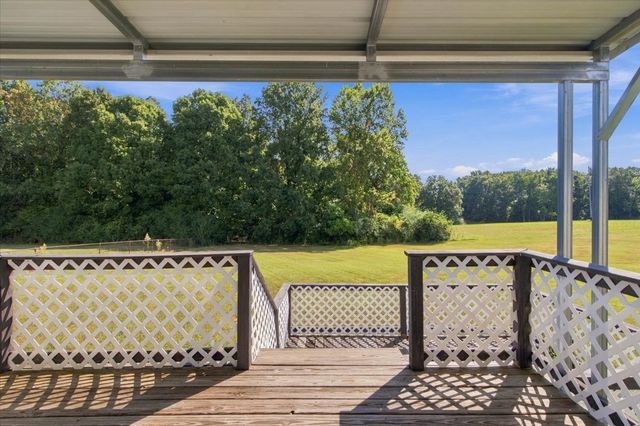 100 Meadows Ln, Mc Ewen, TN 37101