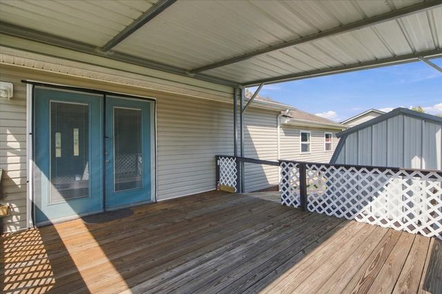 100 Meadows Ln, Mc Ewen, TN 37101