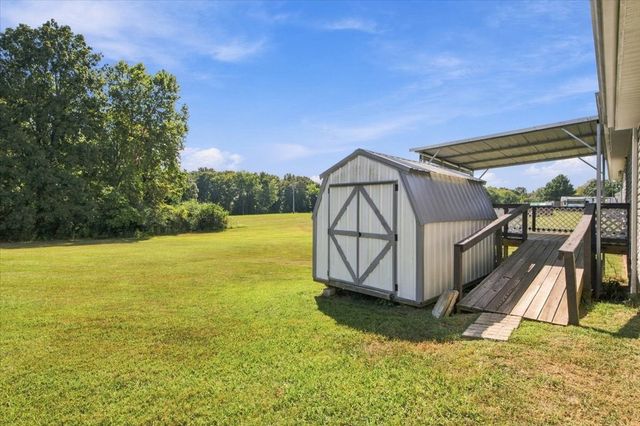 100 Meadows Ln, Mc Ewen, TN 37101