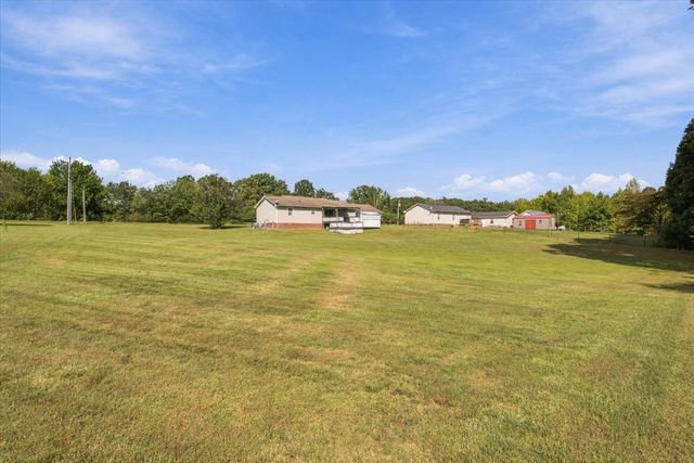 100 Meadows Ln, Mc Ewen, TN 37101