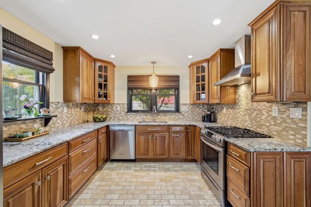 9 Sutherland Rd, Lexington, MA 02421