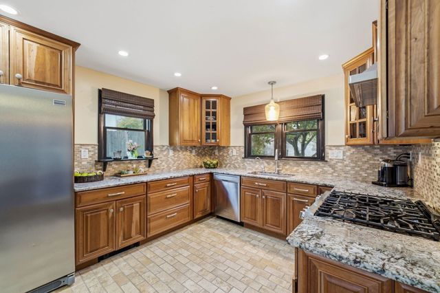 9 Sutherland Rd, Lexington, MA 02421