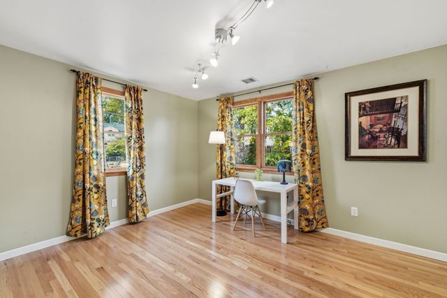 9 Sutherland Rd, Lexington, MA 02421